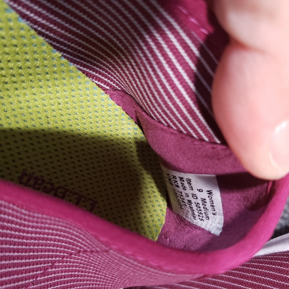 L.L. Bean Women's Maroon Slip-On Flats/shoes size 9 White soles - Picture 9 of 9